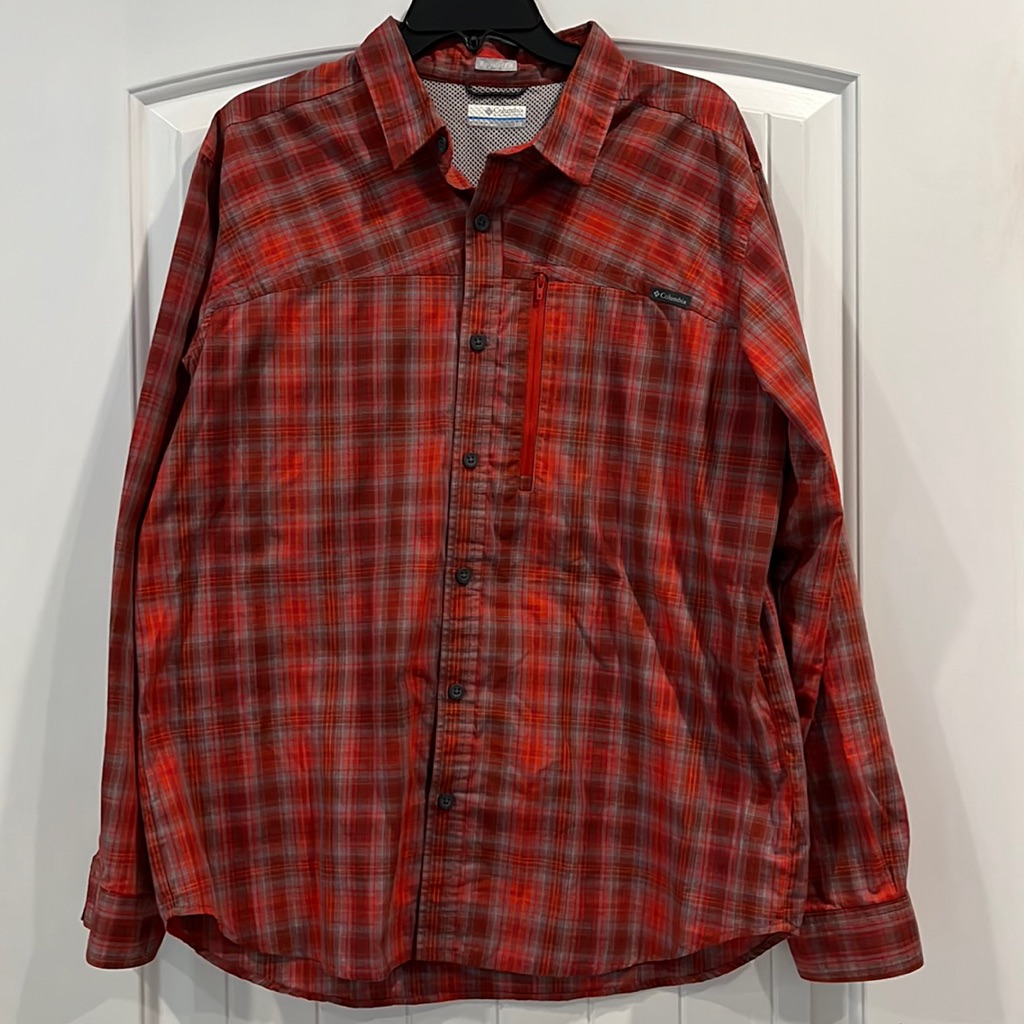 Men’s Columbia Large, Red Plaid Button Down. Excellent Condition